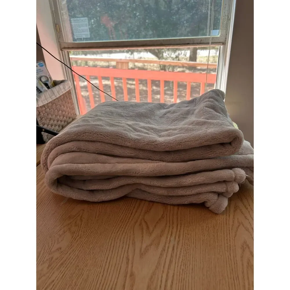 New Threshold Plush Fleece Throw Blanket Light Gray size 60”x70”